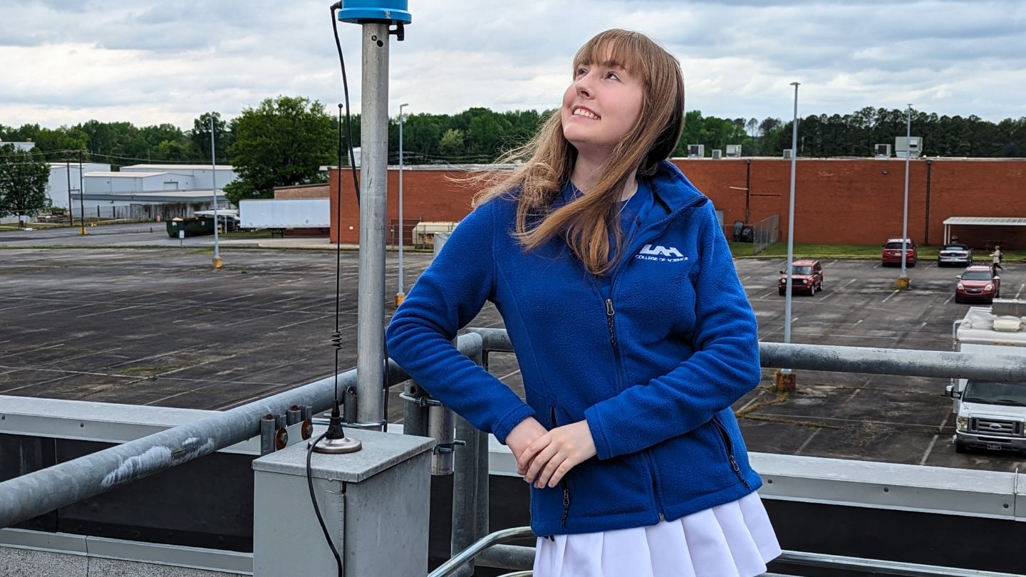 Janna Jones Atmospheric and Earth Science senior student on top of the ϲʿ SWIRLL building